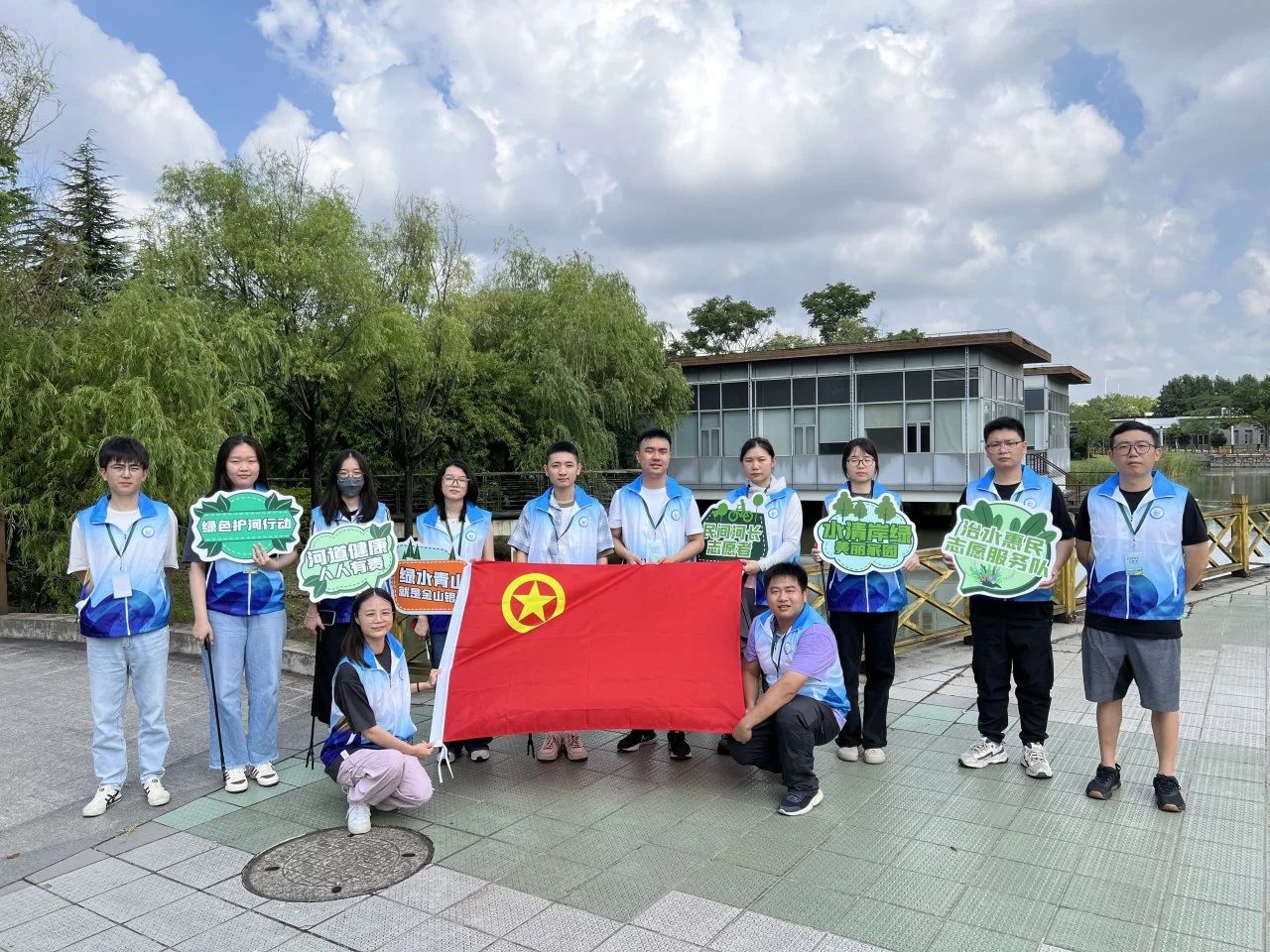 碧水守护自愿先行 俏丽中国共同奋进&mdash;&mdash;PT电子游戏水务集团组织发展&ldquo;2025年六五环境日&rdquo;主题活动